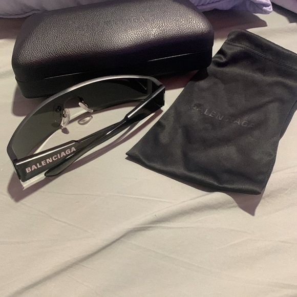 BALENCIAGA wrap around sunglasses - Picture 7 of 9